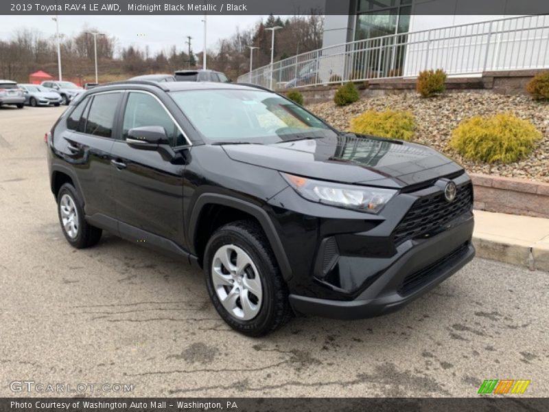 Front 3/4 View of 2019 RAV4 LE AWD