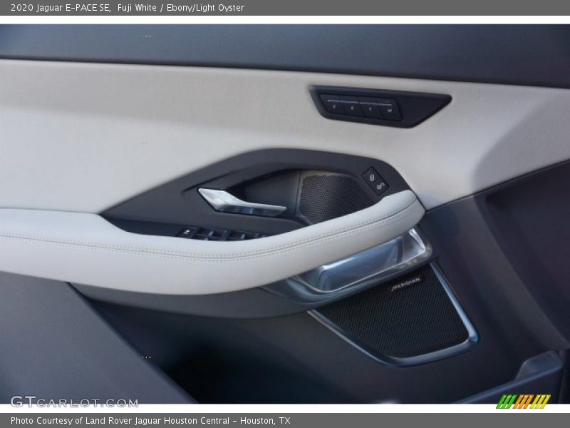 Fuji White / Ebony/Light Oyster 2020 Jaguar E-PACE SE