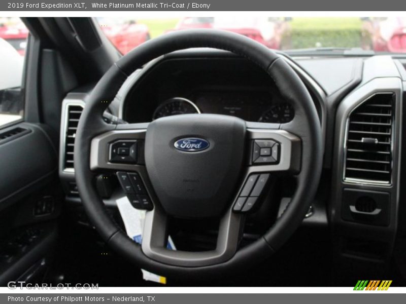 White Platinum Metallic Tri-Coat / Ebony 2019 Ford Expedition XLT