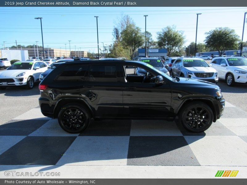 Diamond Black Crystal Pearl / Black 2019 Jeep Grand Cherokee Altitude