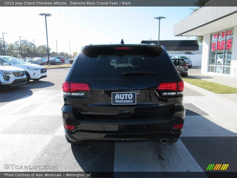 Diamond Black Crystal Pearl / Black 2019 Jeep Grand Cherokee Altitude