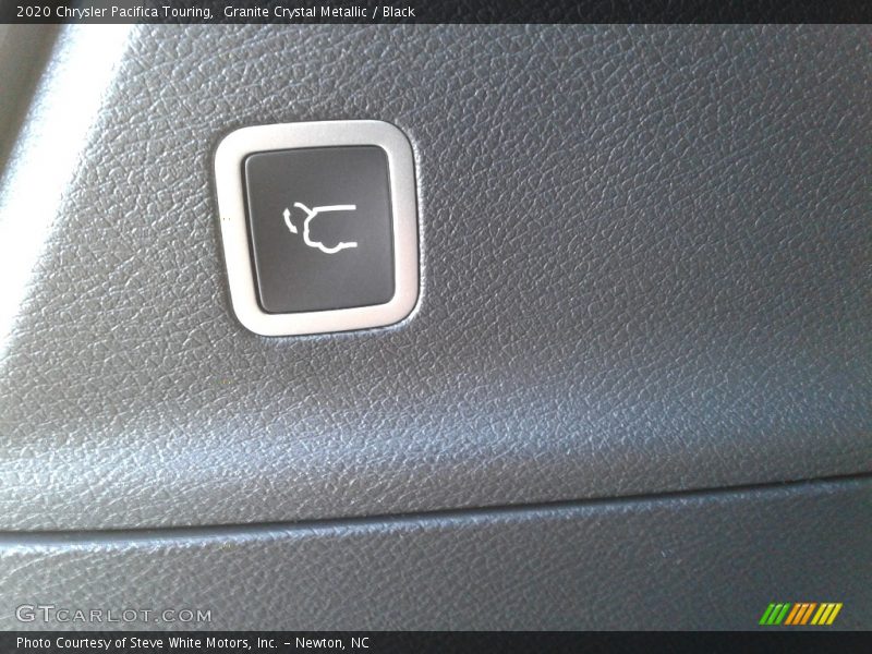 Granite Crystal Metallic / Black 2020 Chrysler Pacifica Touring