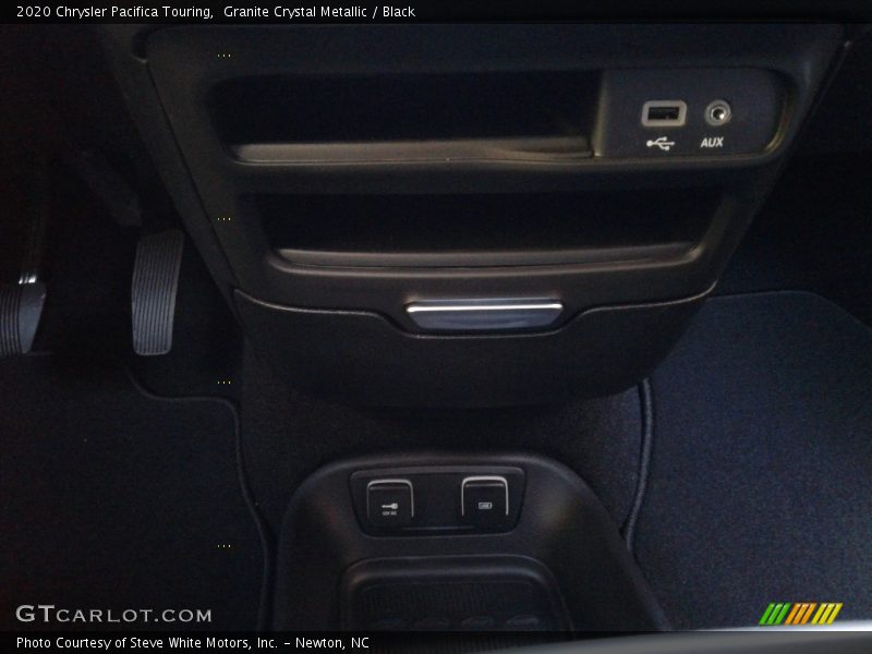 Granite Crystal Metallic / Black 2020 Chrysler Pacifica Touring