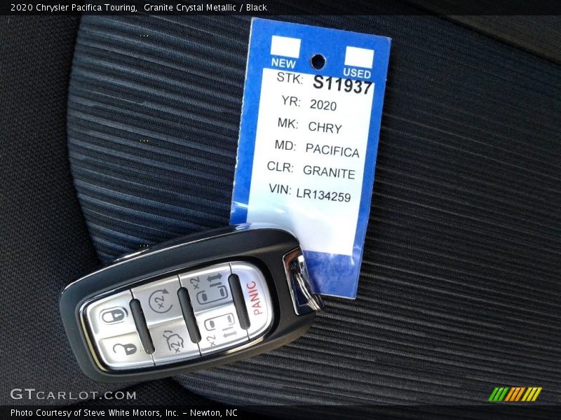 Granite Crystal Metallic / Black 2020 Chrysler Pacifica Touring
