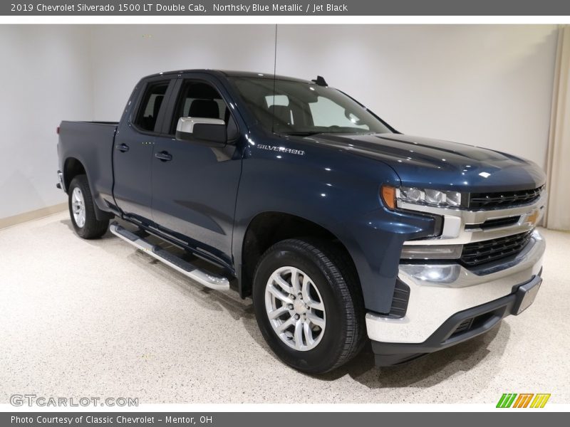 Front 3/4 View of 2019 Silverado 1500 LT Double Cab