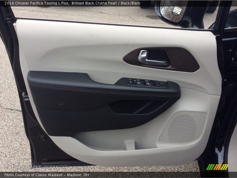 Brilliant Black Crystal Pearl / Black/Black 2019 Chrysler Pacifica Touring L Plus