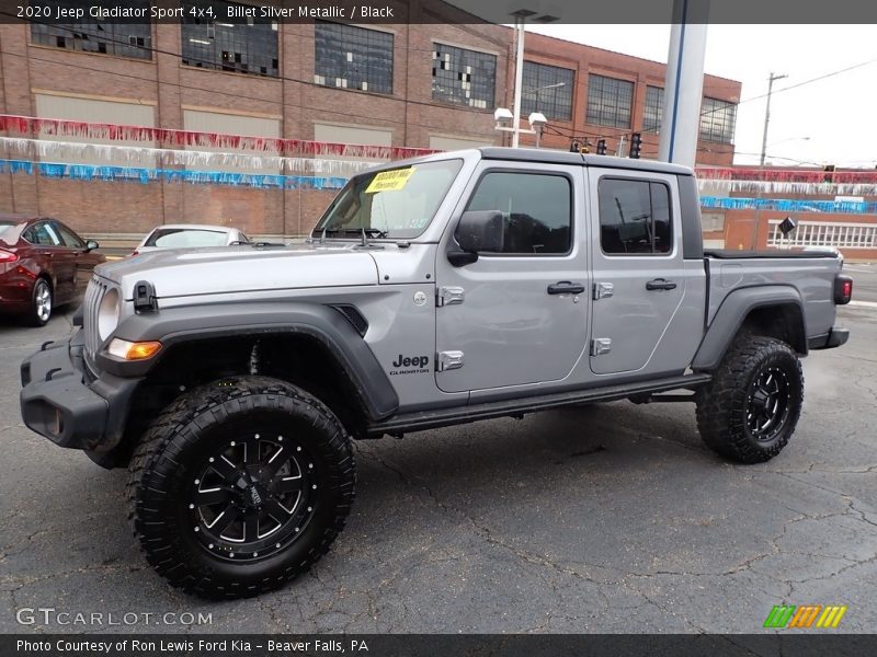 Front 3/4 View of 2020 Gladiator Sport 4x4