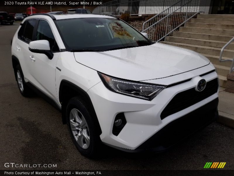 Front 3/4 View of 2020 RAV4 XLE AWD Hybrid