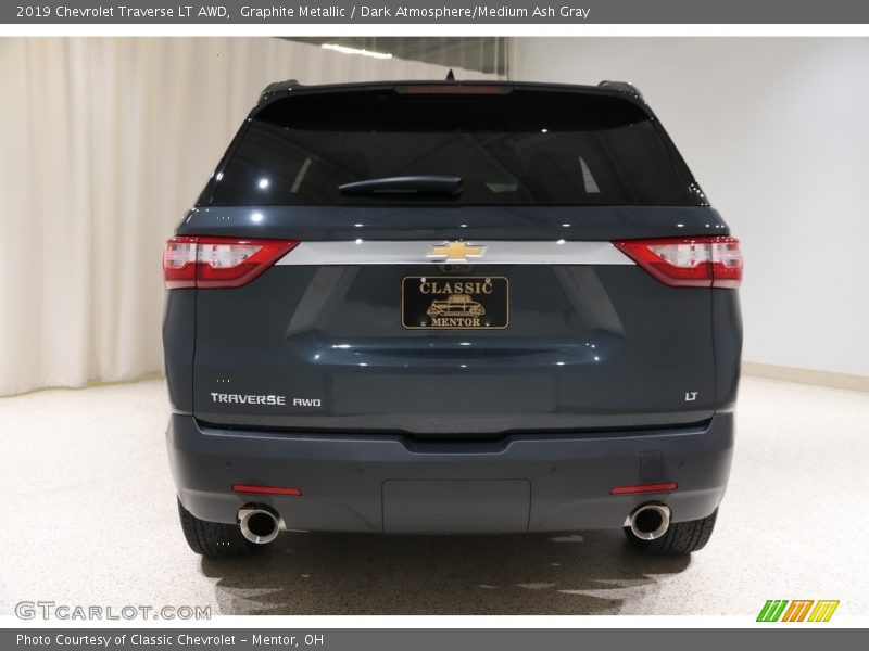 Graphite Metallic / Dark Atmosphere/Medium Ash Gray 2019 Chevrolet Traverse LT AWD