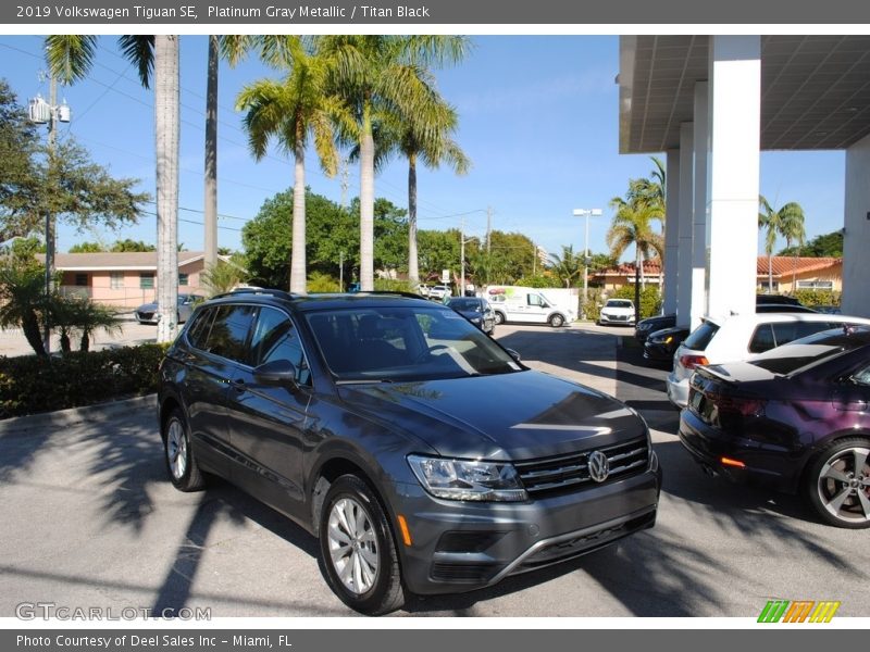 Platinum Gray Metallic / Titan Black 2019 Volkswagen Tiguan SE