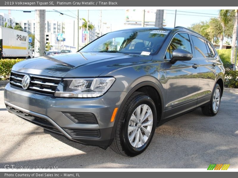 Platinum Gray Metallic / Titan Black 2019 Volkswagen Tiguan SE