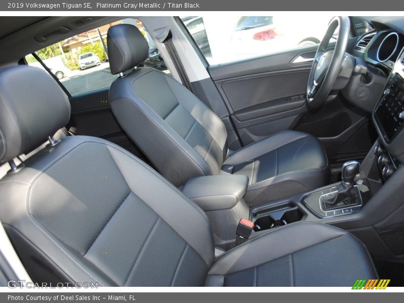 Platinum Gray Metallic / Titan Black 2019 Volkswagen Tiguan SE