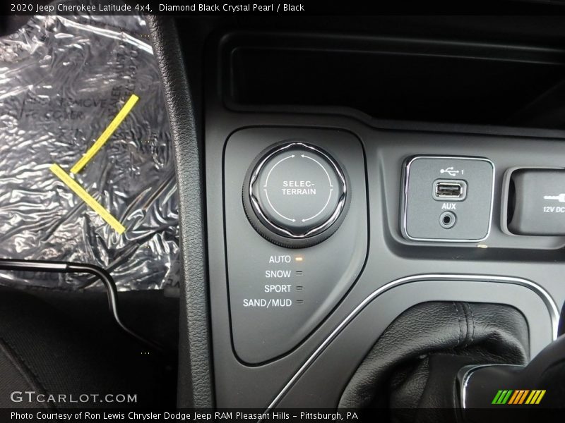 Diamond Black Crystal Pearl / Black 2020 Jeep Cherokee Latitude 4x4