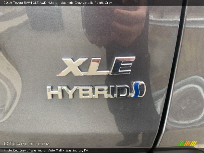 Magnetic Gray Metallic / Light Gray 2019 Toyota RAV4 XLE AWD Hybrid