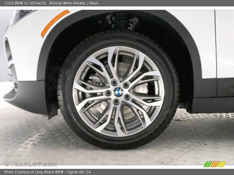 Mineral White Metallic / Black 2020 BMW X2 sDrive28i