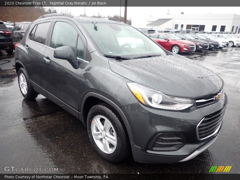 Front 3/4 View of 2020 Trax LT