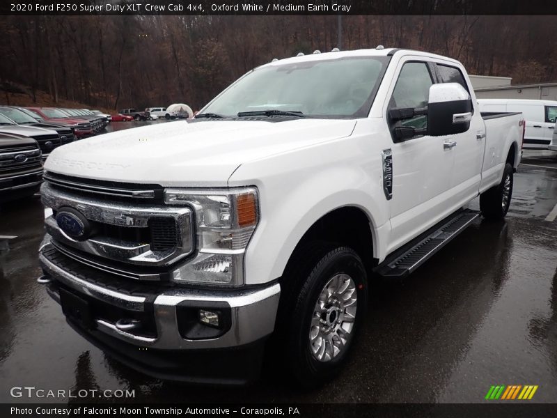 Oxford White / Medium Earth Gray 2020 Ford F250 Super Duty XLT Crew Cab 4x4