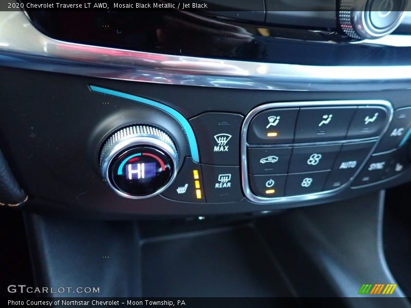Mosaic Black Metallic / Jet Black 2020 Chevrolet Traverse LT AWD