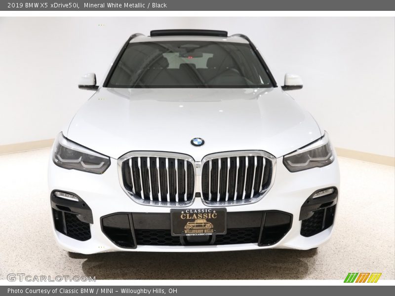 Mineral White Metallic / Black 2019 BMW X5 xDrive50i