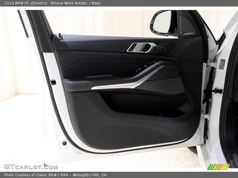 Mineral White Metallic / Black 2019 BMW X5 xDrive50i