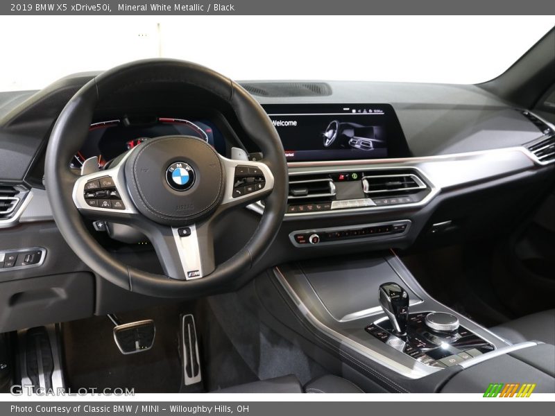 Mineral White Metallic / Black 2019 BMW X5 xDrive50i