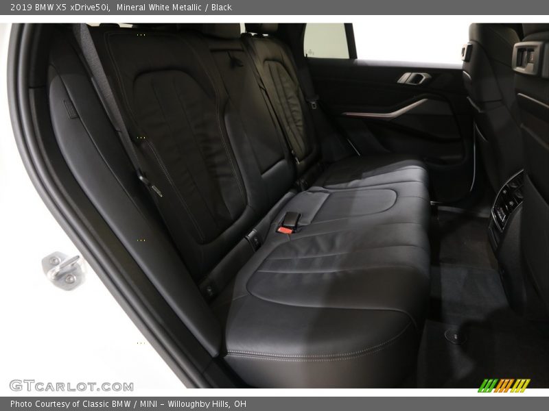 Mineral White Metallic / Black 2019 BMW X5 xDrive50i