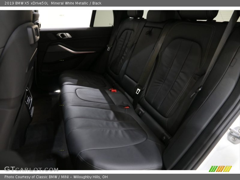 Mineral White Metallic / Black 2019 BMW X5 xDrive50i
