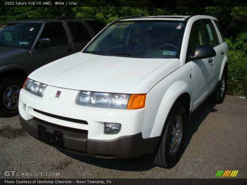 White / Gray 2002 Saturn VUE V6 AWD
