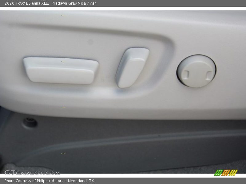 Predawn Gray Mica / Ash 2020 Toyota Sienna XLE