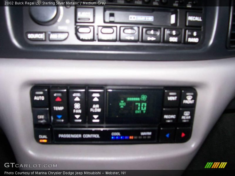 Sterling Silver Metallic / Medium Gray 2002 Buick Regal LS