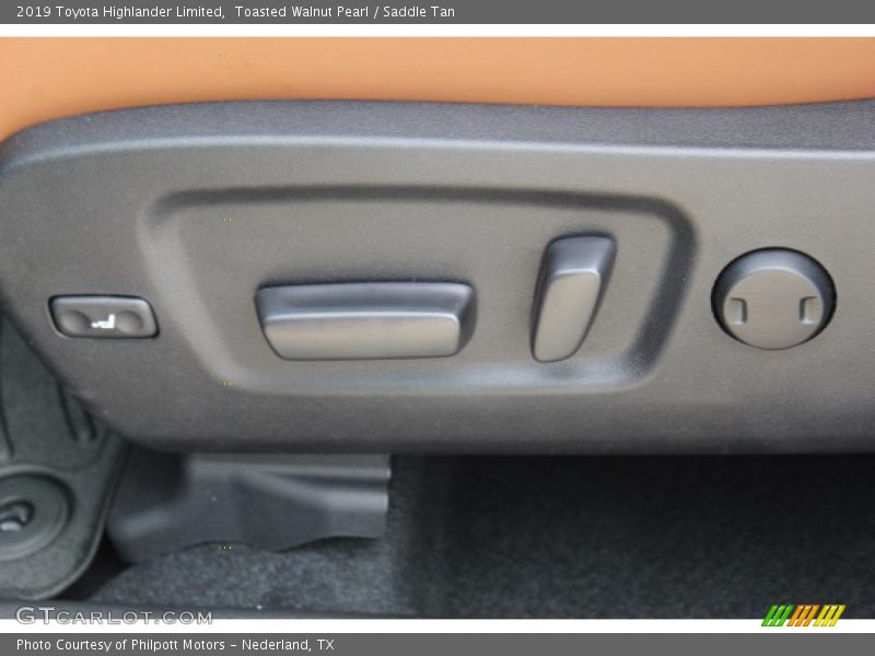 Toasted Walnut Pearl / Saddle Tan 2019 Toyota Highlander Limited