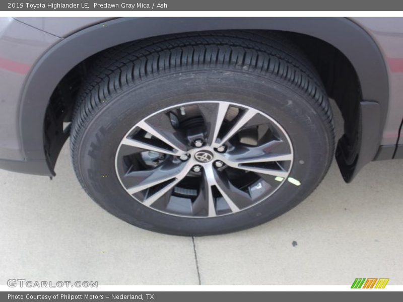 Predawn Gray Mica / Ash 2019 Toyota Highlander LE