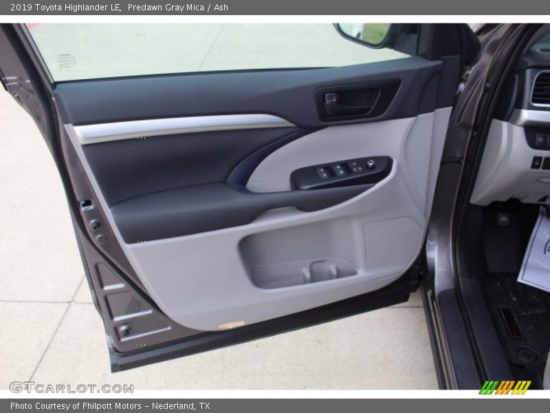 Predawn Gray Mica / Ash 2019 Toyota Highlander LE
