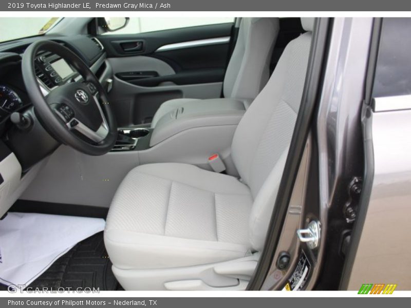 Predawn Gray Mica / Ash 2019 Toyota Highlander LE