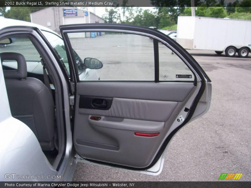 Sterling Silver Metallic / Medium Gray 2002 Buick Regal LS