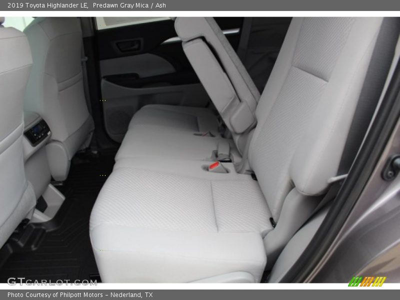 Predawn Gray Mica / Ash 2019 Toyota Highlander LE