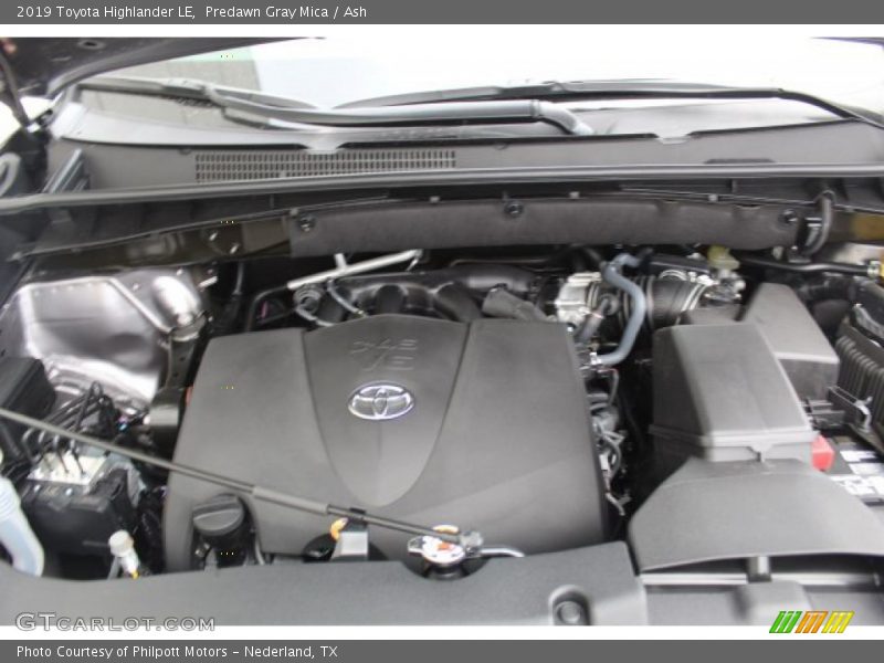 Predawn Gray Mica / Ash 2019 Toyota Highlander LE