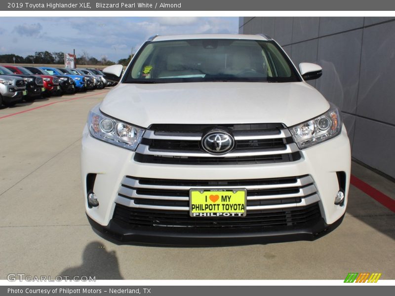 Blizzard Pearl White / Almond 2019 Toyota Highlander XLE