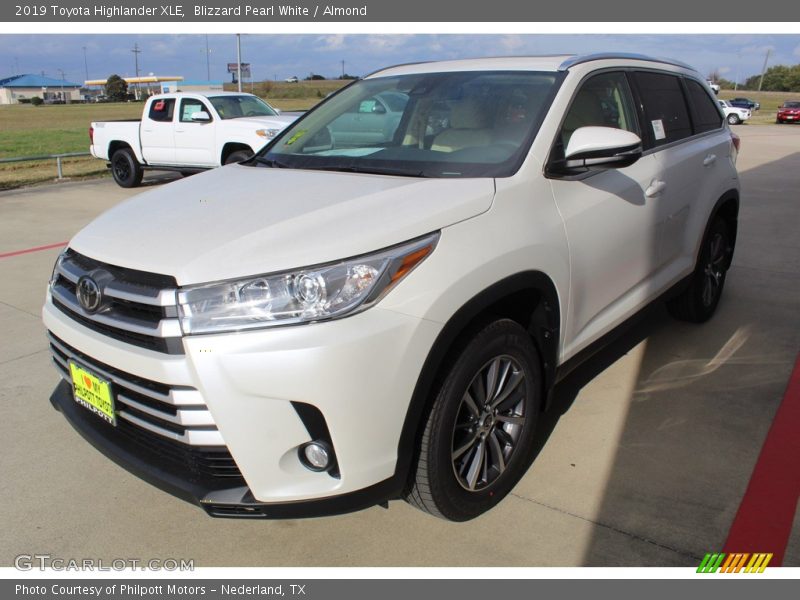 Blizzard Pearl White / Almond 2019 Toyota Highlander XLE