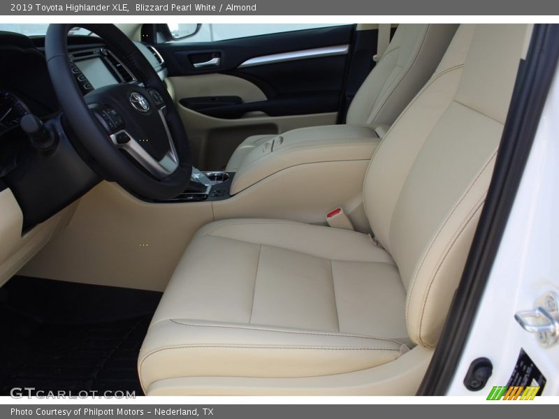 Blizzard Pearl White / Almond 2019 Toyota Highlander XLE
