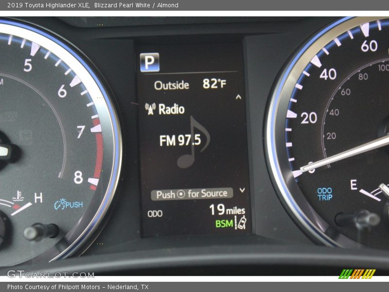 Blizzard Pearl White / Almond 2019 Toyota Highlander XLE