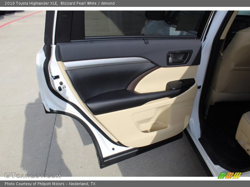 Blizzard Pearl White / Almond 2019 Toyota Highlander XLE