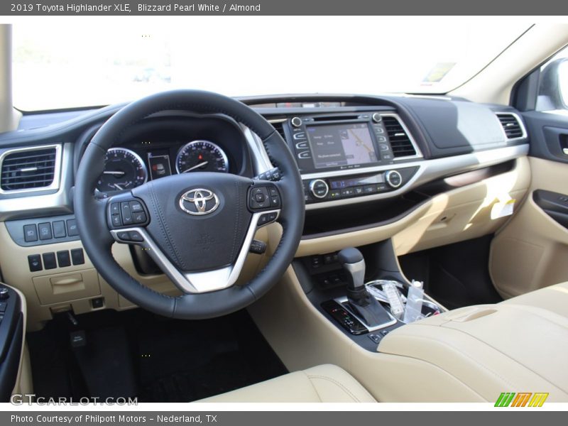 Blizzard Pearl White / Almond 2019 Toyota Highlander XLE