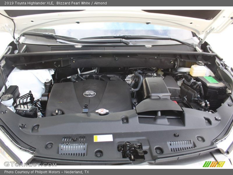 Blizzard Pearl White / Almond 2019 Toyota Highlander XLE