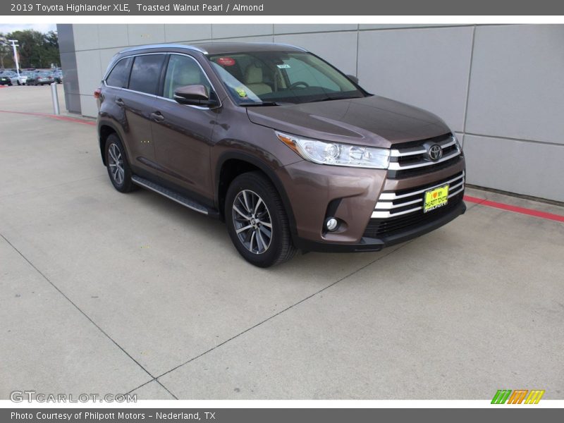 Toasted Walnut Pearl / Almond 2019 Toyota Highlander XLE