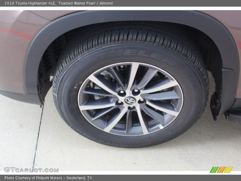 Toasted Walnut Pearl / Almond 2019 Toyota Highlander XLE