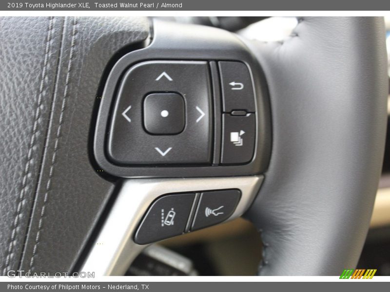Toasted Walnut Pearl / Almond 2019 Toyota Highlander XLE