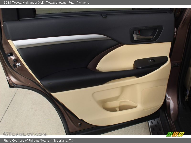 Toasted Walnut Pearl / Almond 2019 Toyota Highlander XLE