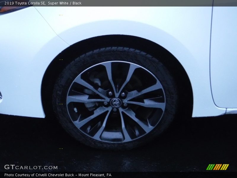 Super White / Black 2019 Toyota Corolla SE