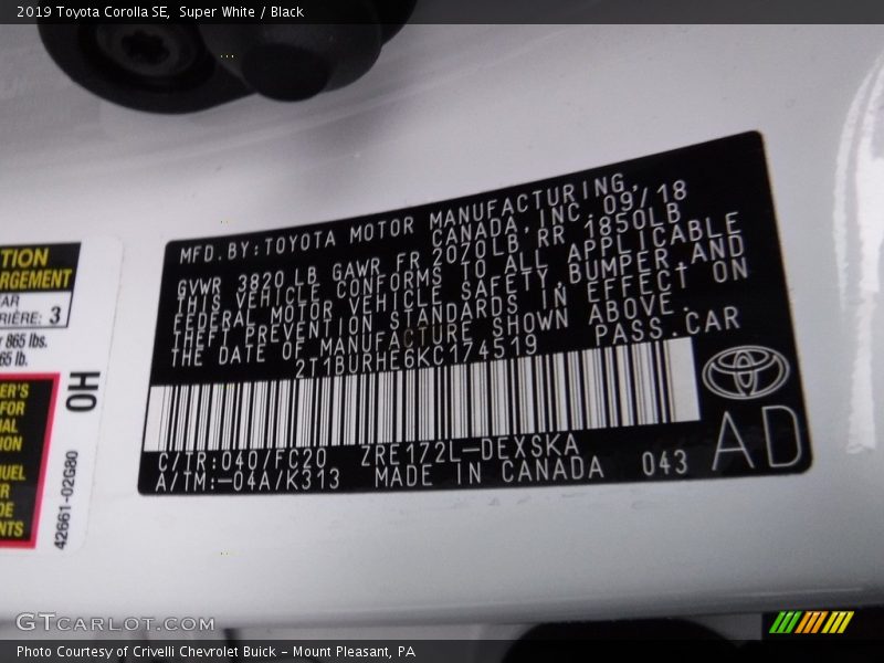 Super White / Black 2019 Toyota Corolla SE